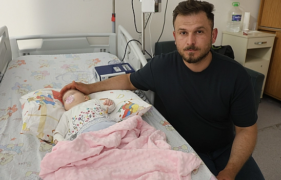 5 aylık bebeğin parmağı serum çıkarılırken koptu