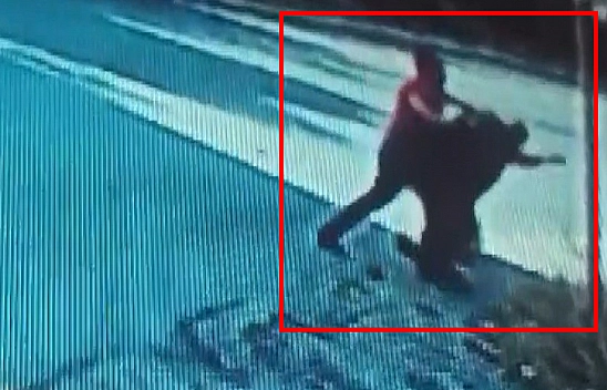 55 yaşındaki engelli adamı darp etti