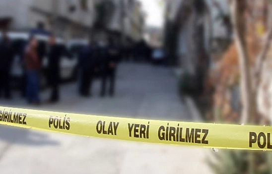 Ağır Hasarlı Binadan Aşağı Düştü!