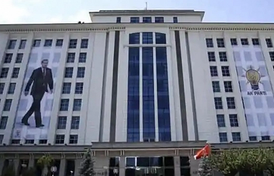 Ak Parti'de İstifalar Başladı!