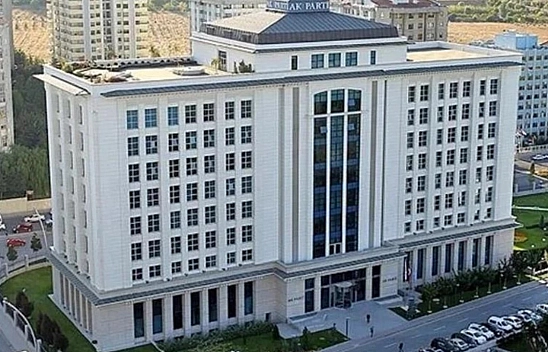 Ak Parti'de Süre Yeniden Uzadı!