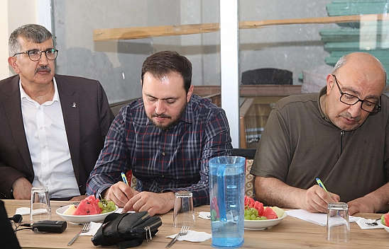 AK Parti Heyeti Elazığ'ın Üç İlçesinde Sahadaydı