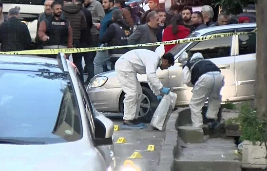 AK Parti Küçükçekmece Adayı Aziz Yeniay'ın Programına Silahlı Saldırı