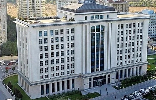 AK Parti Sahaya İniyor!