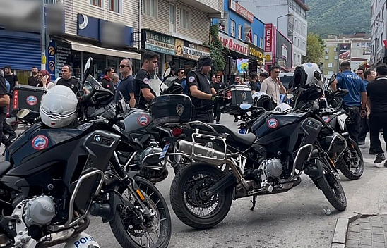 Akraba kavgasında 1 kişi bıçaklandı, 6 kişi yaralandı