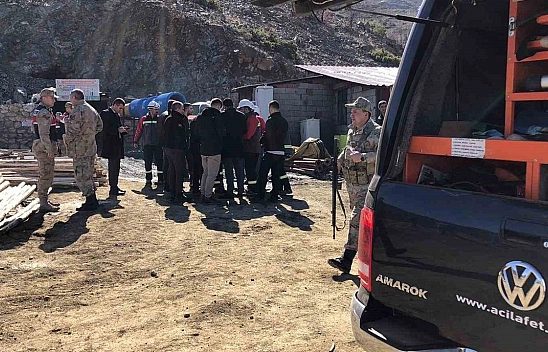 Alacakaya'da maden ocağında göçük: Göçük altına kalan işçiyi kurtarma çalışmaları sürüyor