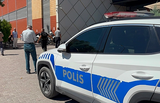 Alışveriş merkezinde bıçaklı kavga: 1 ölü