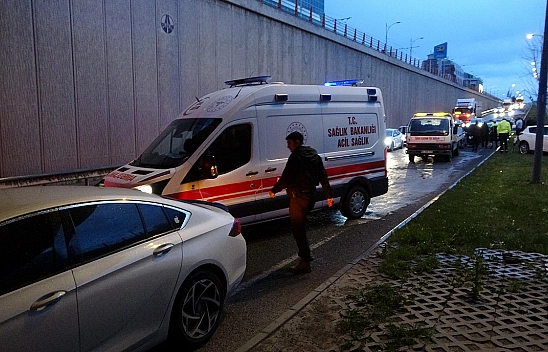 Alt Geçitte 7 Araç Birbirine Girdi