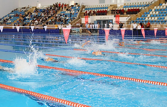 Analig yüzme heyecanı Elazığ'da yaşandı