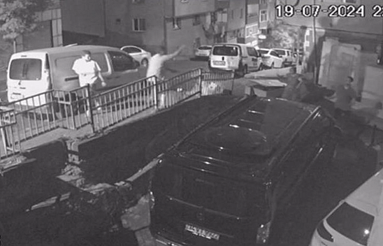 Anne ve Oğluna Uyarı Dayağı: 4 Saldırgan Öldüresiye Darbetti