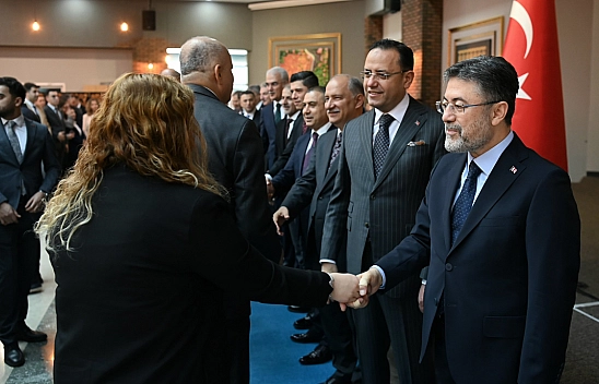Bakan Yumaklı, personelle buluştu