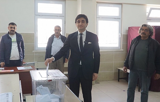 Başkan Adayı Abdullah Akın Oyunu Kullandı