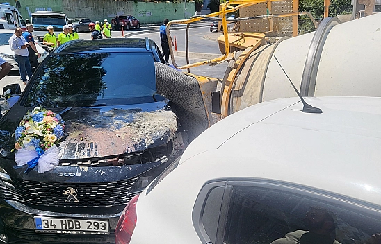 Beton Mikseri Gelin Arabasının Üzerine Devrildi