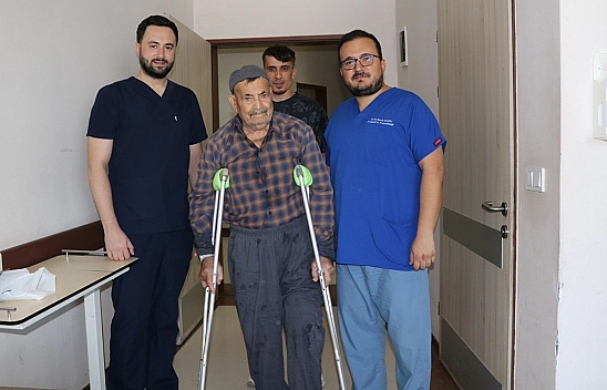 Bingöl'de iki aşamalı diz protezi revizyon ameliyatı gerçekleştirildi