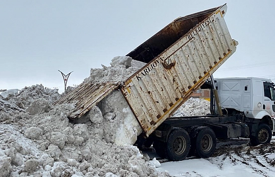 Bingöl Karlıova'da Günde 40 Kamyon Kar İlçe Dışına Atılıyor