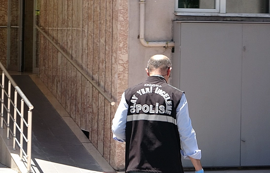 Bir Kişi Evinde Ölü Bulundu