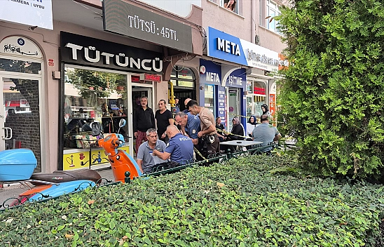 Bir şahıs binanın merdiven boşluğunda ölü bulundu