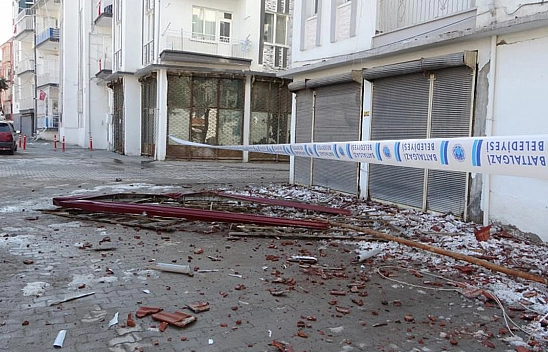 Bölgede Vatandaşlar Şans Eseri Hayatta Kalıyor!