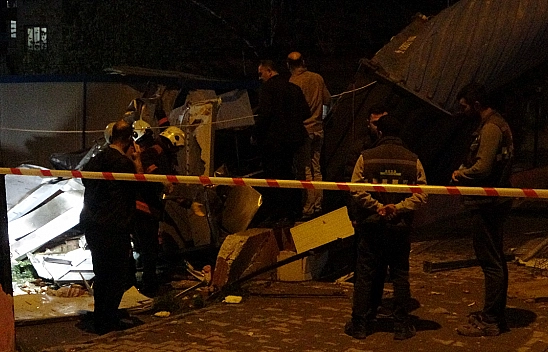 Bomba Gibi Patlayan Konteyner Halkı Sokağa Döktü