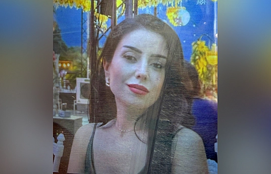 Boşanma aşamasındaki eşini kızının yanında uyurken öldürmüş