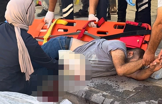 Bunalıma giren adam kendini bıçakladı