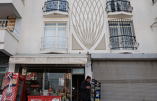 Çatlayan Dış Cepheye İlginç Önlem Alma Yöntemi