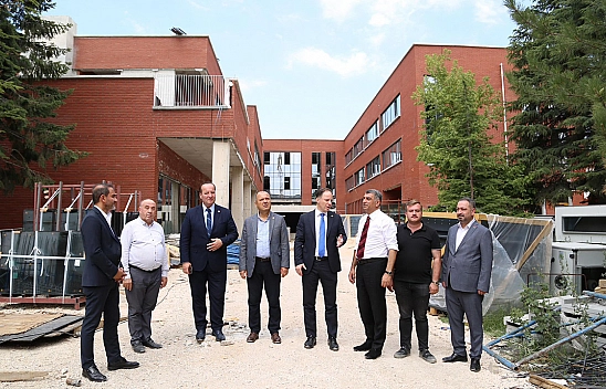 CHP Heyeti, CHP'li Büyükşehir Belediyeleri Tarafından Elazığ'da Yaptırılan Okulları Ziyaret Etti