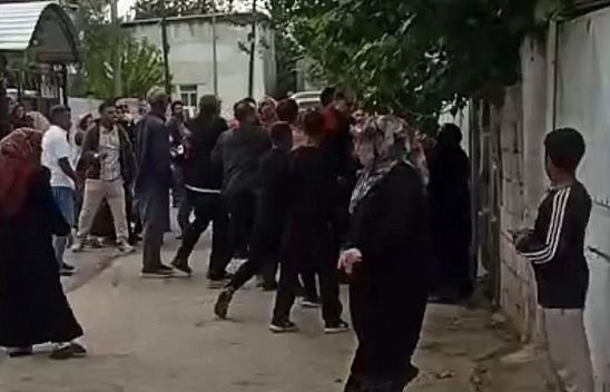 Çift bıçakla kavgaya koştu
