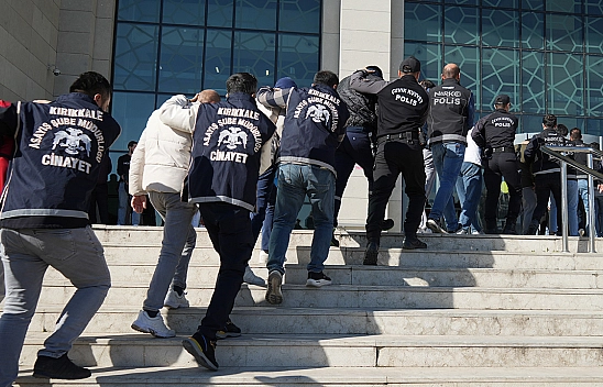 Çocuk esirgeme kurumundan ayrılan 2 kadını fuhuşa sürüklemişler