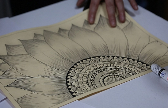 Çocuklar, Elazığ Belediyesi'nin verdiği mandala eğitimi ile dikkat geliştiriyor