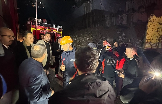 Çöken binada yaşlı kadının cansız bedenine ulaşıldı