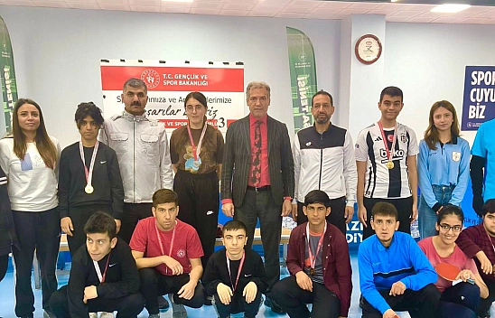 Cumhurbaşkanlığı Kupası Paletli Yüzme Türkiye Şampiyonası'nda Elazığ'dan 19 madalya