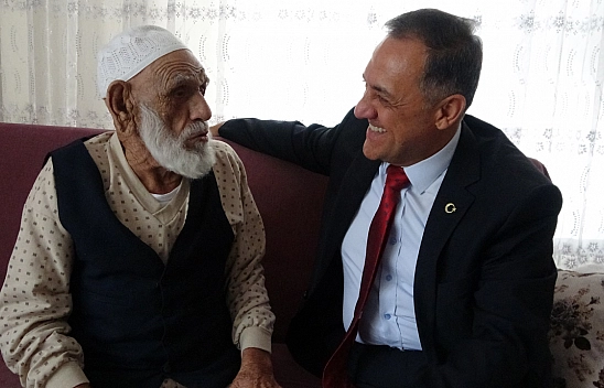 Cumhuriyetle Yaşıt Asırlık Çınarlar Unutulmadı