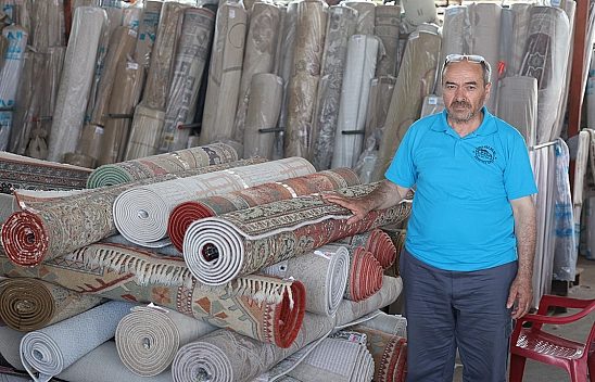 Deprem Öncesi Yıkamacıya Bırakılan Halılar Sahipsiz Kaldı