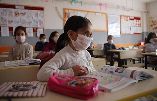 Deprem ve pandeminin etkilediği Elazığ'ın köy okullarında ilk ders heyecanı