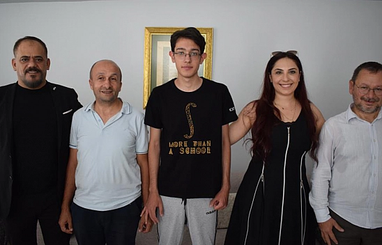 Depremzede Öğrenci Malatya'dan Elazığ'a Geldi Her Şeye Rağmen Türkiye Birincisi Oldu