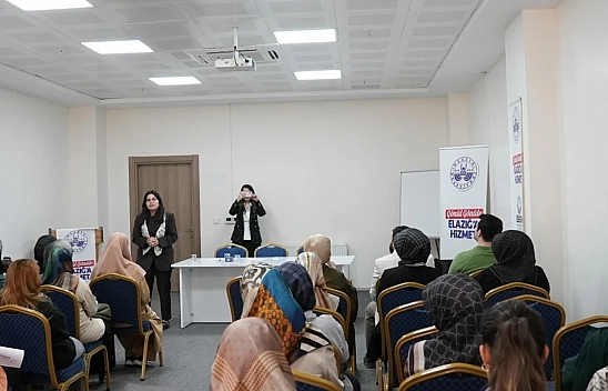 Elazığ'da 'Dijital medyada güvenli' aileler semineri