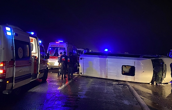 Diyarbakır Elazığ Yolunda  Yolcu Minibüsü Devrildi! Çok Sayıda Yaralı Var