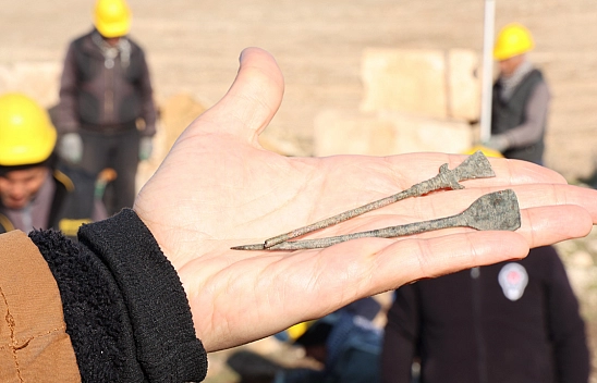 Diyarbakır Zerzevan Kalesi'nde  1800 Yıllık Ameliyat Aleti Bulundu