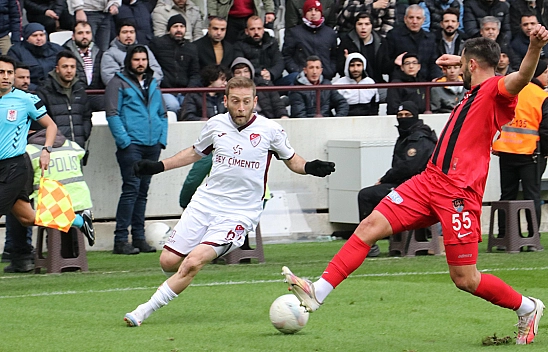 Doğu'nun Kralından Müthiş Galibiyet: Van Gölü canavarı devre dışı: Elazığspor 2 - 1 Vanspor
