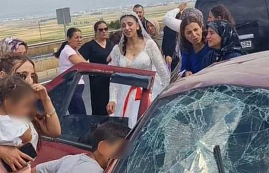Düğün konvoyunda kaza: 2 ölü, 4 yaralı