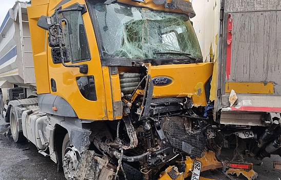 Duramayan Tır, 5 Aracı Biçti