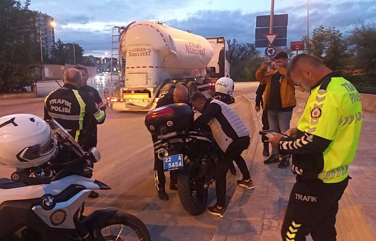 Ehliyeti Elinde Alınan Sürücünün Söyledikleri Duyanları Şaşırttı