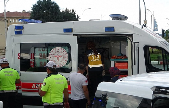 Ekip Otosunun Karıştığı Kazada 2'si Polis 3 Kişi Yaralandı