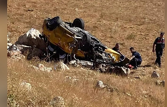 Elazığ'a taziye için gelen aile dönüş yolunda kaza yaptı: 1 ölü, 2 ağır yaralı