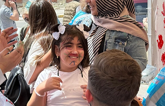 Elazığ Ak Gençlik çocuklar için stand açtı