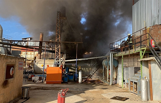 Elazığ Belediyesi asfalt şantiyesinde çıkan yangın söndürüldü