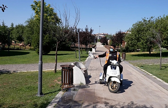 Elazığ Belediyesi ilaçlama çalışmalarını sürdürüyor