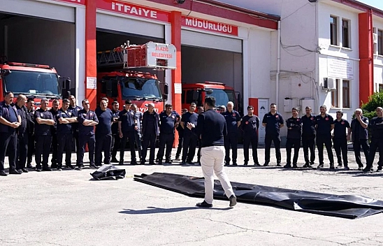 Elazığ Belediyesi itfaiyesinden elektrikli araç yangınlarına müdahale eğitimi