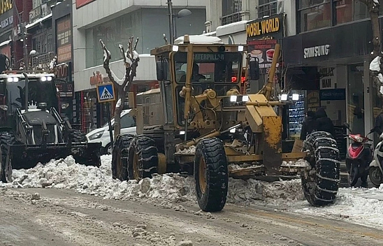 Elazığ Belediyesi karla mücadele ekipleri sahada